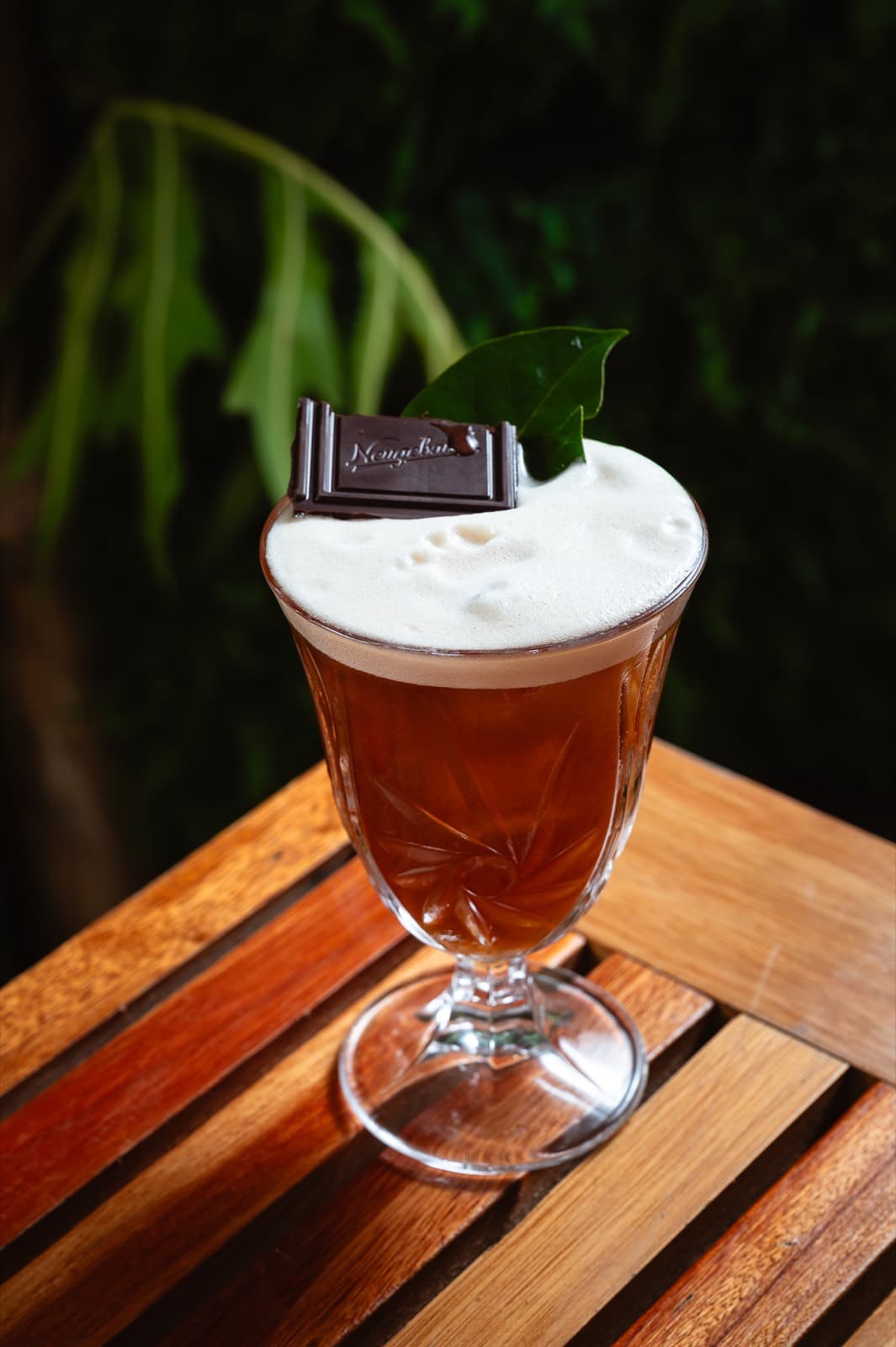 Cole Coffee — drink de café com colarinho e chocolate