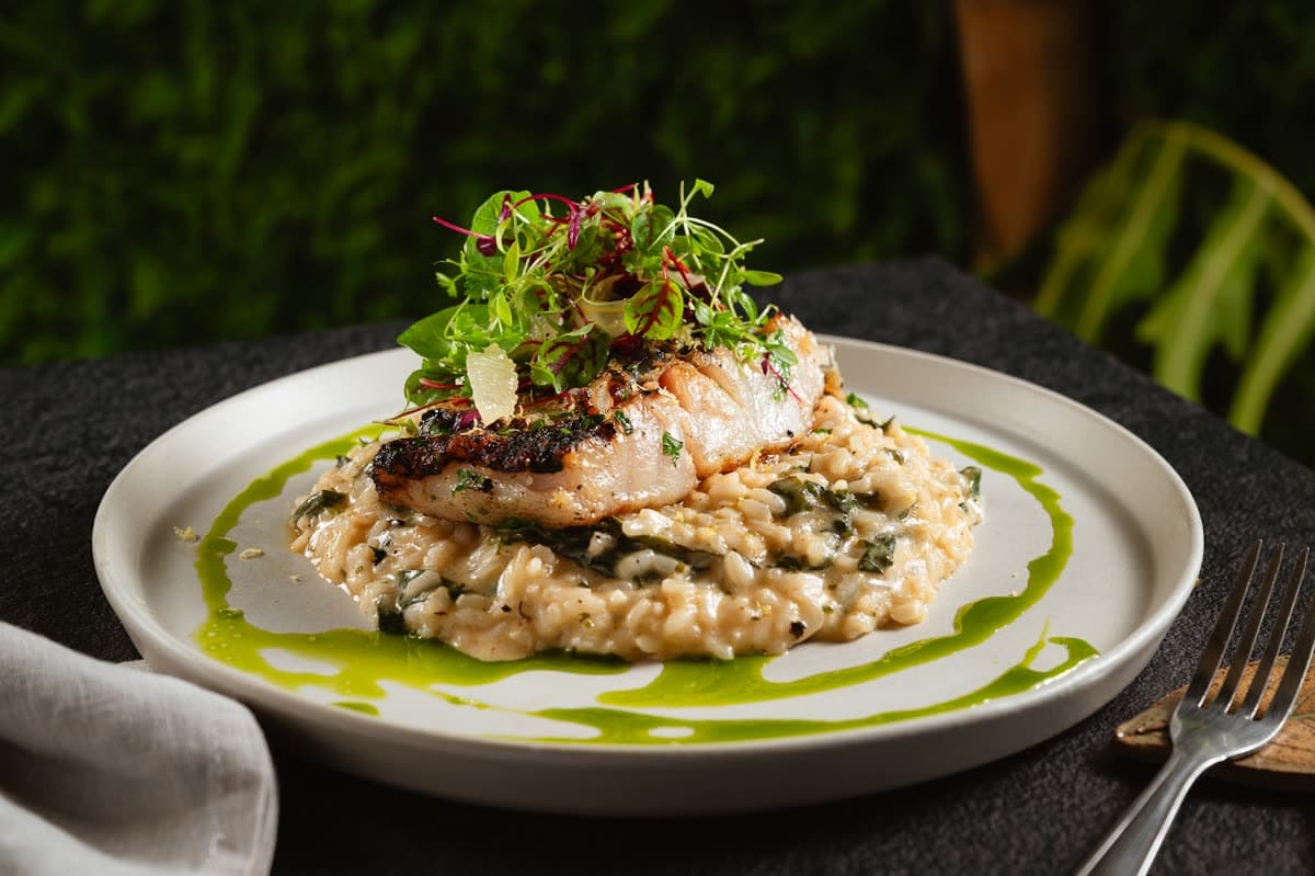 Peixe na brasa com risoto de limão siciliano